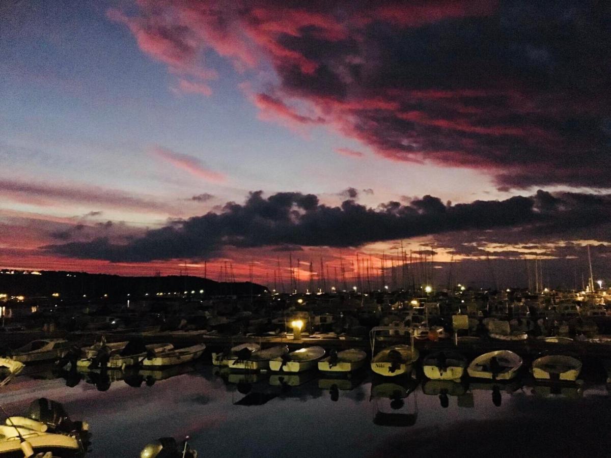 First Row To The Sea - Maremi Izola Apartment Terrace Bagian luar foto
