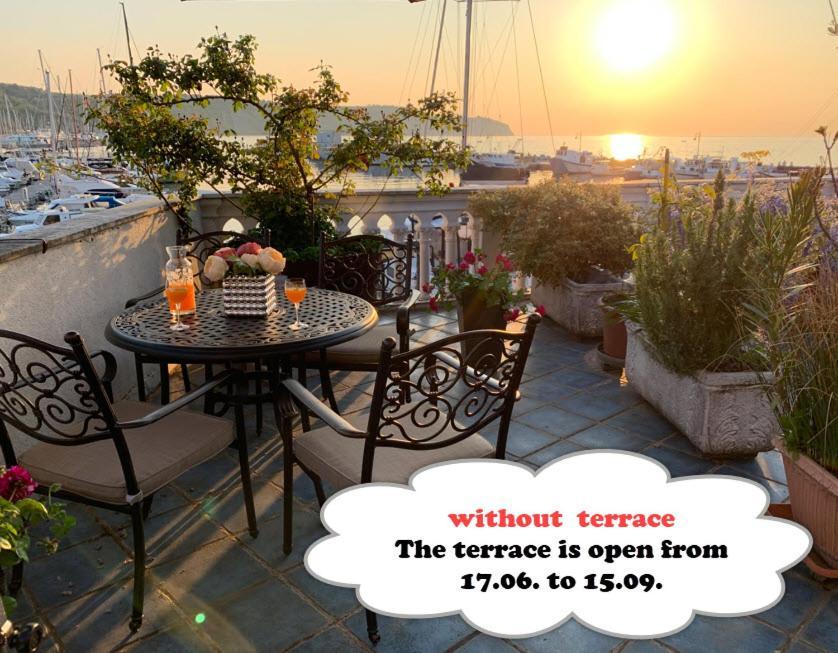 First Row To The Sea - Maremi Izola Apartment Terrace Ruang foto