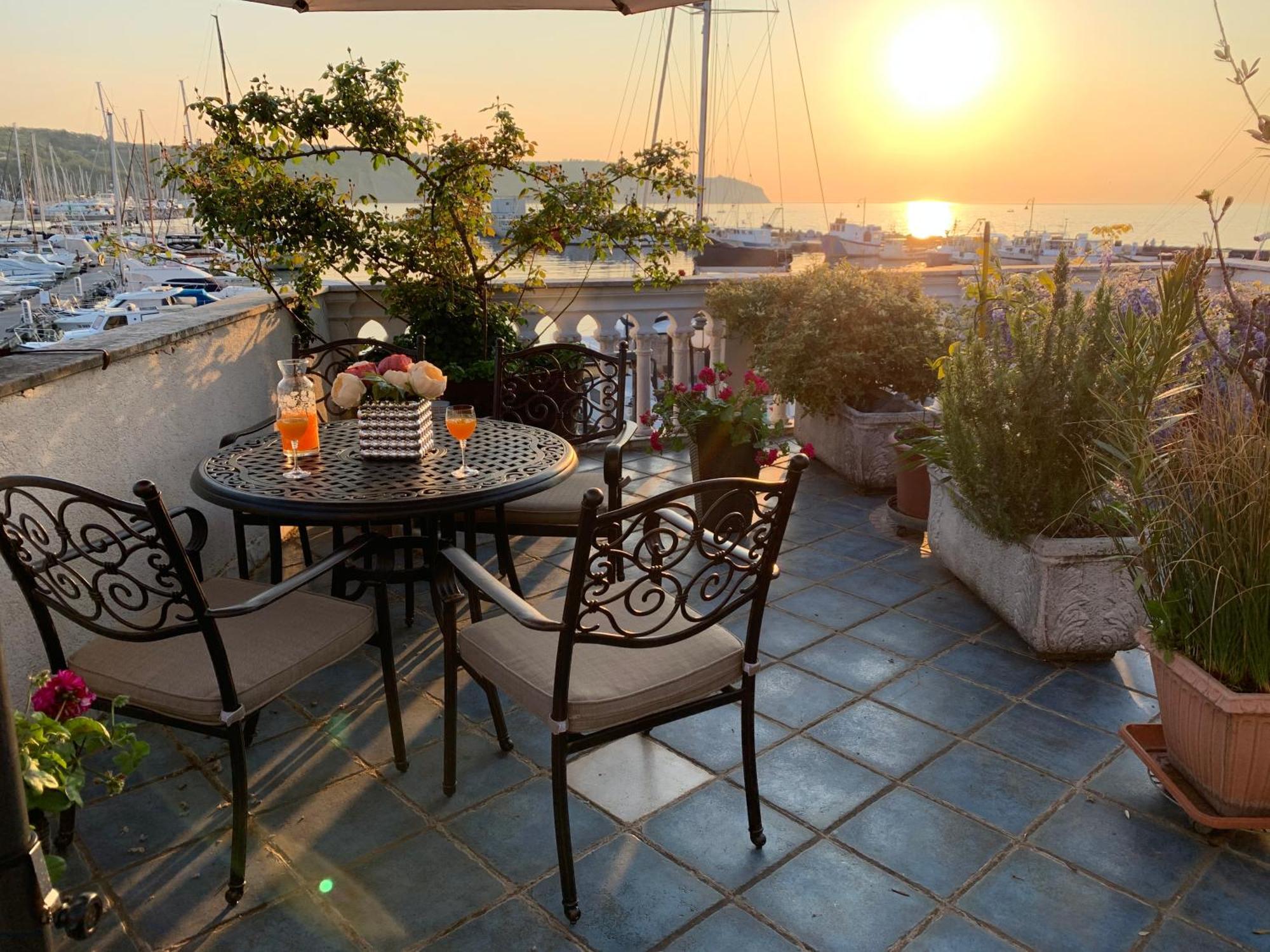 First Row To The Sea - Maremi Izola Apartment Terrace Bagian luar foto