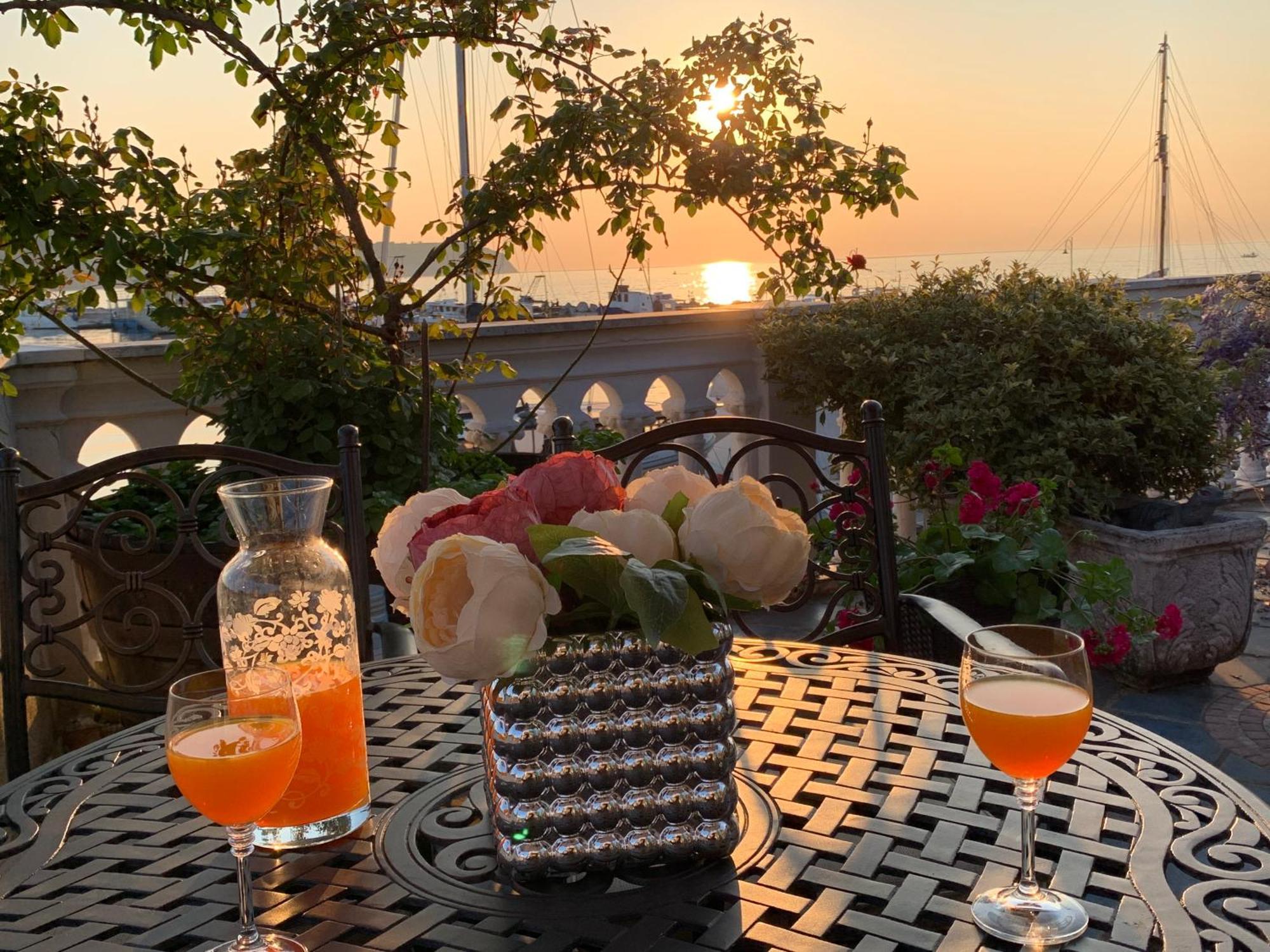 First Row To The Sea - Maremi Izola Apartment Terrace Bagian luar foto